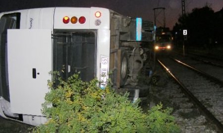 Servis Midibüsünün Karıştığı Zincirleme Kazada 5 Kişi Yaralandı
