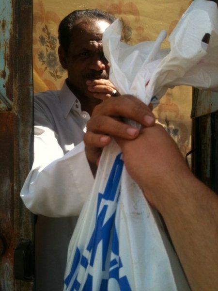 SESİAD üyeleri, Yemen’de ihtiyaç sahiplerine kurban eti dağıttı