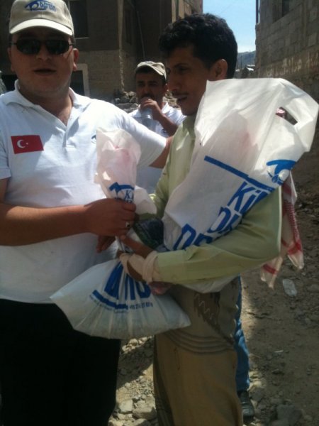 SESİAD üyeleri, Yemen’de ihtiyaç sahiplerine kurban eti dağıttı