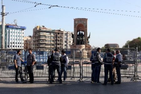 Sessiz Taksim'den 1 Mayıs manzaraları