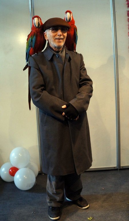 Sevdiğinize yılbaşı hediyesi: Papağanla fotoğraf çektirmek 5 TL