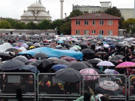 Sevenleri, Ünlü'yü Medine'ye yerleşme kararından vazgeçirmiş