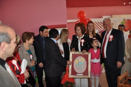 Sevgi Çemberi ile yaptırılan 6 engelli sınıfı hizmete girdi