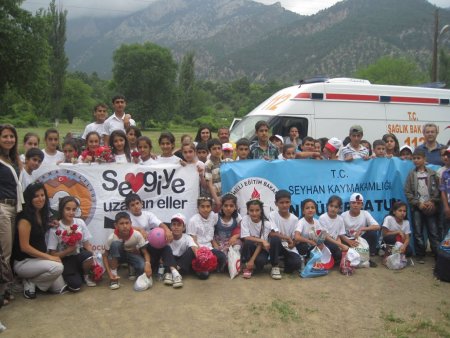 Sevgi elleri üç yılda 10 bin çocuğa uzandı