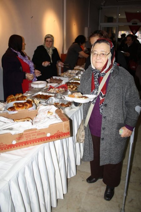 Sevgi Evi yararına kermes düzenlediler