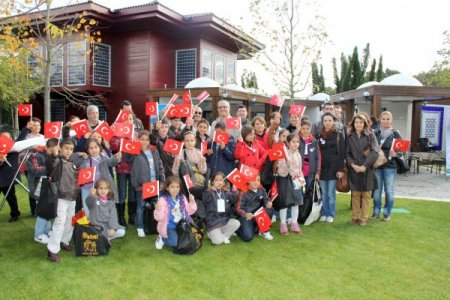 Sevgi evlerinde kalan çocuklar EXPO Floriade 2012’yi gezdi