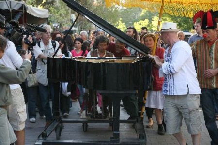 Sevgi Kervanı Eskişehirlileri Çoşturdu