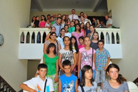 Sevgi Köprüsü Çocukları Manisa Valisi Güvenç'i Ziyaret Etti