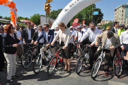 Sevgi ve kardeşliğe pedal çevirdiler