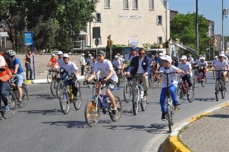 Sevgi ve kardeşliğe pedal çevirdiler