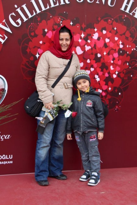 Sevgililer, fotoğraf çektirmek için sıraya girdi