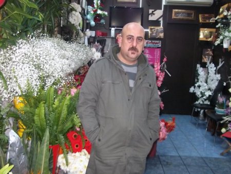 'Sevgililer Günü' yaklaşırken çiçekler vitrinlerde yer almaya başladı