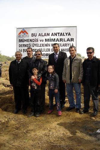 Sevgililer Günü'nde 5 Bin Fidanı Toprakla Buluşturdular