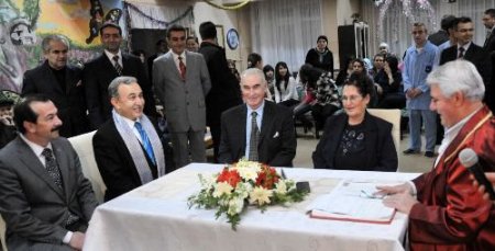 Sevgililer Günü'nde Huzurevinde Evlendiler