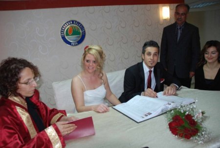 Sevgililer Günü'nde Nikah Kıydırmak İçin İngiltere'den Geldi