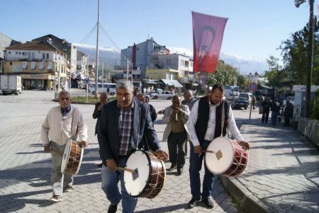 Seydikemerliler ilçe olmayı davul zurna ile kutladı