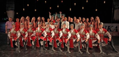 Şeyh Şamil'in torunları Kafkasya halk danslarını Side'de sergiledi