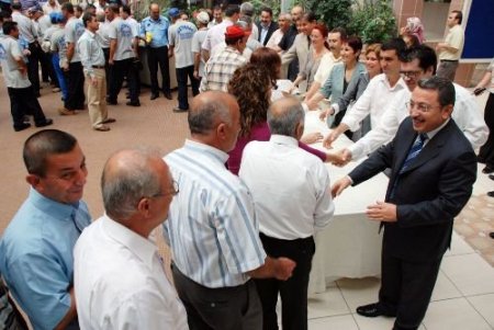 Seyhan Belediye Başkanı Öztürk Çalışanlarıyla Bayramlaştı