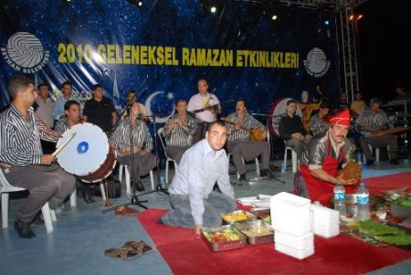 Seyhan'ın Ramazan Gecelerinde 'urfa Sıra Gecesi' Rüzgârı