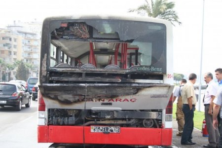 Seyir halindeki belediye otobüsi yandı