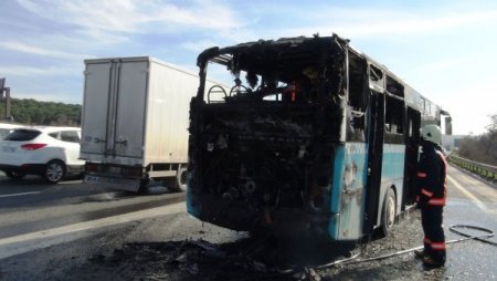 Seyir halindeki otobüste yangın