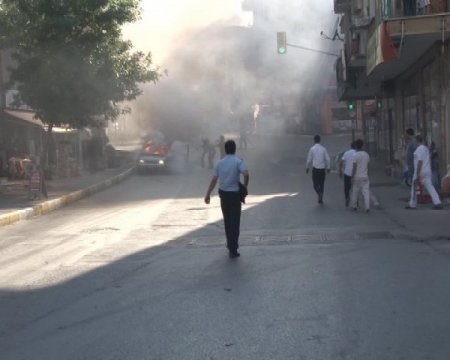 Seyir Halindeki Otomobil Alev Alev Yandı