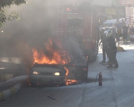 Seyir Halindeki Otomobil Alev Alev Yandı