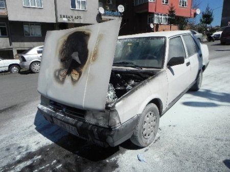 Seyir halindeki otomobil yandı