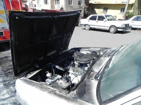 Seyir halindeki otomobil yandı