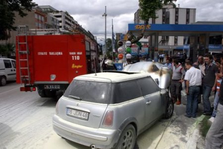 Seyir Halindeyken Petrol İstasyonu Yanında Alev Alan Araç Korkuttu