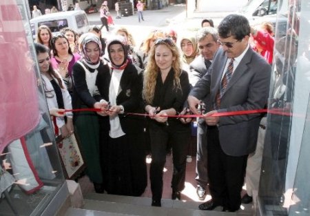 SEYMER kursiyerleri el emeği göz nuru ürünlerini sergiledi