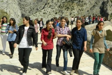 Seyyah Bizim Eller Projesi kapsamında 600 öğrenci Pozantı’yı gezdi