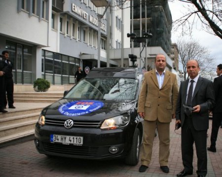 Seyyar mobese aracı, seyir halindeyken kural ihlali yapan araçları tespit ediyor