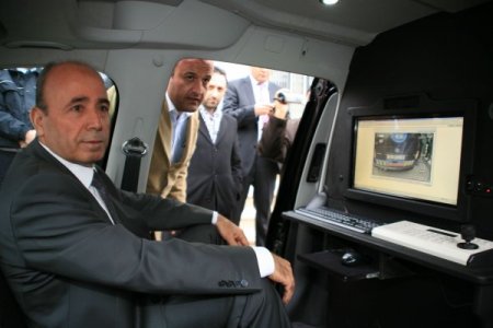 Seyyar mobese aracı, seyir halindeyken kural ihlali yapan araçları tespit ediyor