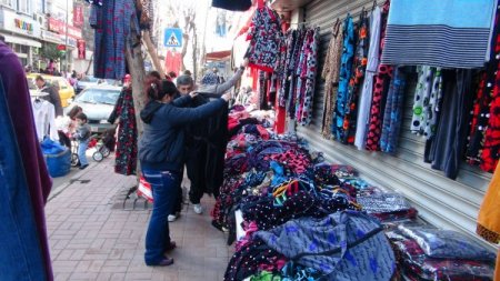 Seyyar satıcılar Tarihi Yarımada'da yürüyecek yer bırakmadı (Özel)