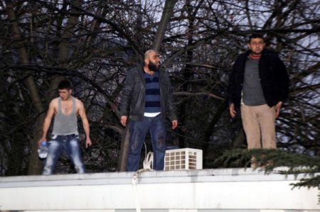 Seyyar Satıcılar Zabıta Kulübesini İşgal Etti