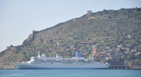 Sezonun İlk Gemisi Alanya’da Demirledi