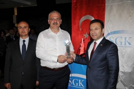 SGK, primini aksatmadan ödeyen firmaları ödüllendirdi