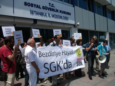 Sgk İl Binası Önünde 'Mobbing' Protestosu