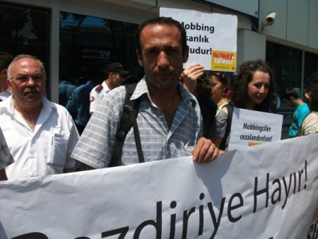 Sgk İl Binası Önünde 'Mobbing' Protestosu