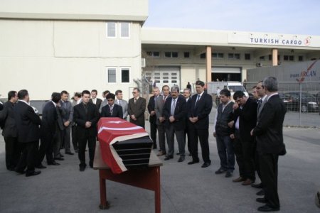 Sgk İl Müdürü Şahin'i Arkadaşları Dualarla Memleketine Uğurladı