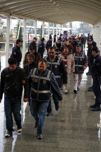 'sgk Primi Ödeyeceğiz' Diye Vatandaşı Dolandıran Çete Şirket Olarak Eğlence Merkezini Göstermiş