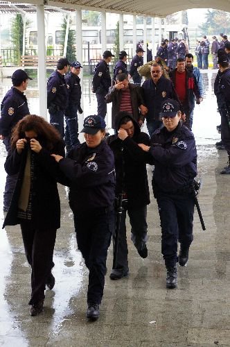 'sgk Primi Ödeyeceğiz' Diye Vatandaşı Dolandıran Çete Şirket Olarak Eğlence Merkezini Göstermiş