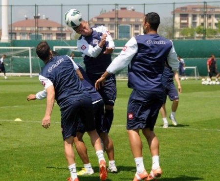 Shota Arveladze: Hedeflerimiz için kazanmamız lazım