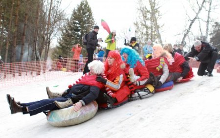 Sibirya’da Buzda Leğenle Kayma Yarışması