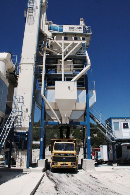 Sıcak Asfaltta Maliyet Artınca Belediye Kendi Tesisini Kurdu