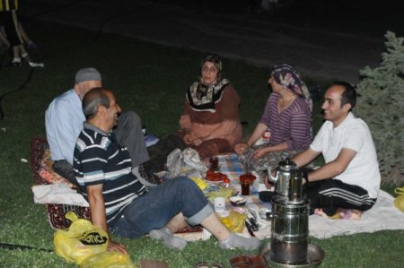 Sıcak Hava, İftarları Açık Alana Taşıdı