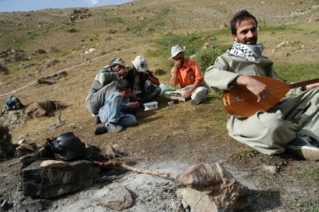 Sıcak Havalardan Bunalan Göçerler Nedirok Yaylalarına Akın Ediyor