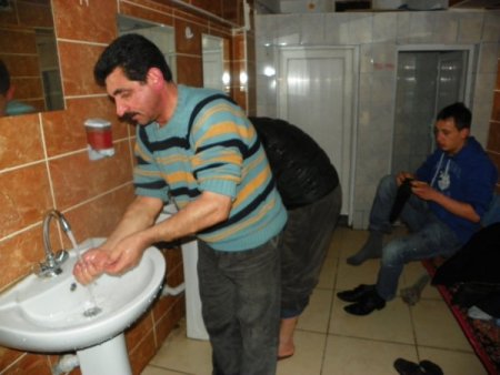 Sıcak Su Akan Caminin Cemaati Arttı