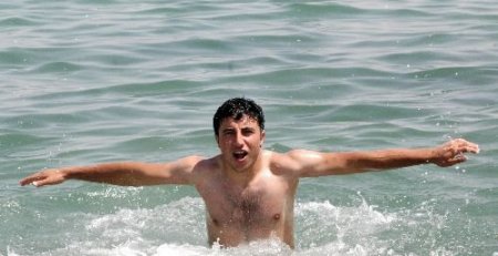 Sıcaktan Bunalan Tatvanlılar, Van Gölü Kıyısına Akın Ediyor